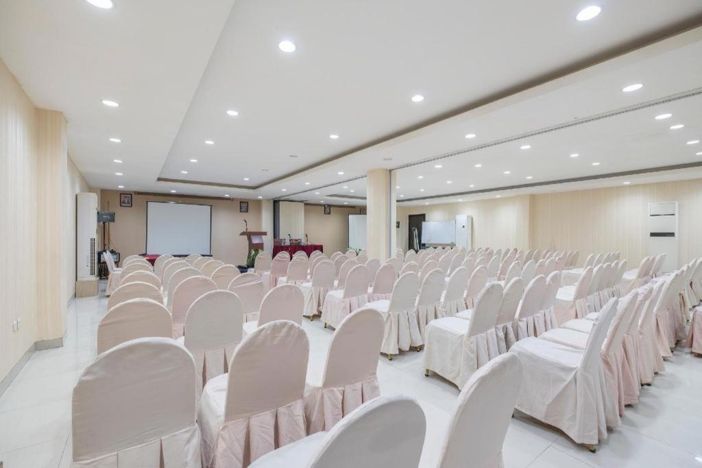 Collection O 1279 Hotel Grand Celino Makassar Luaran gambar