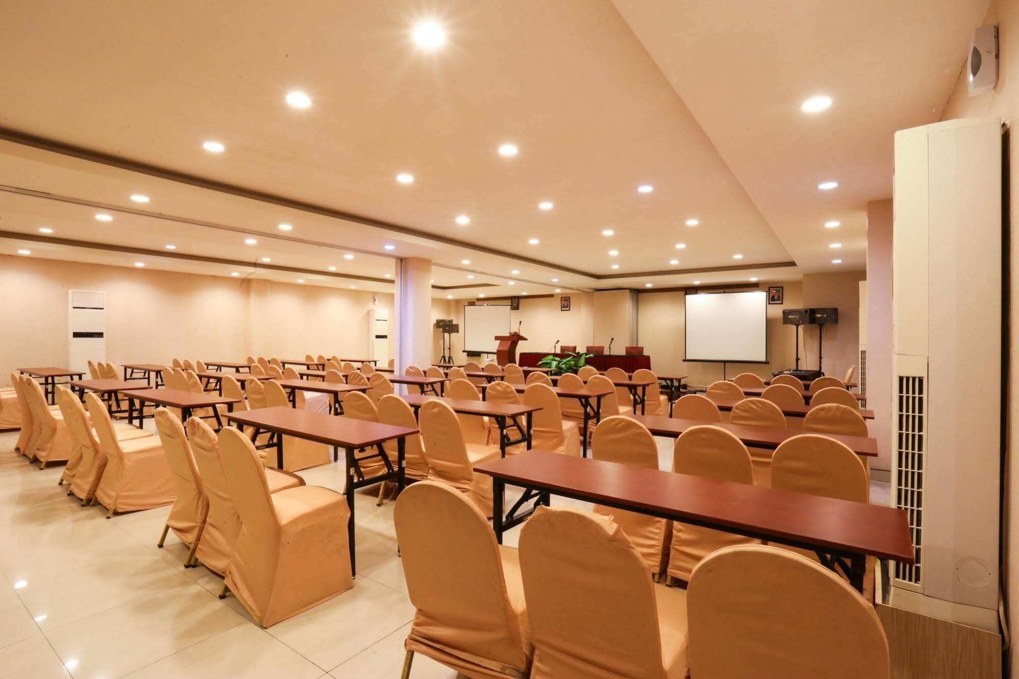 Collection O 1279 Hotel Grand Celino Makassar Luaran gambar